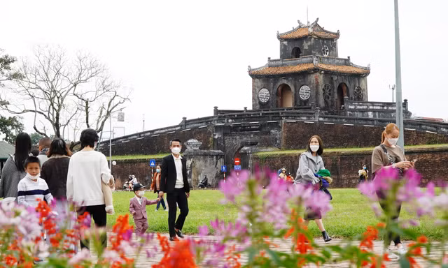Mở cửa miễn phí 3 ngày Tết, khu Di sản Huế hút khách tham quan