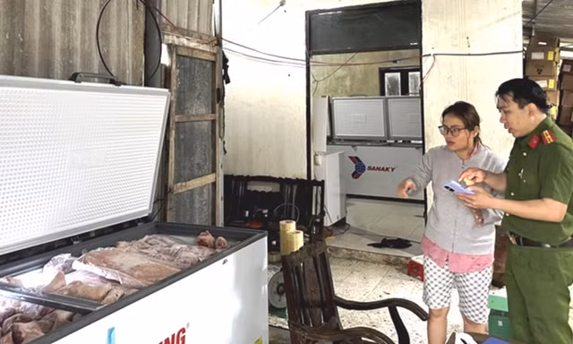 Bí mật bên trong kho hàng ‘Thịt heo, bò xuất nhập khẩu tại Huế’