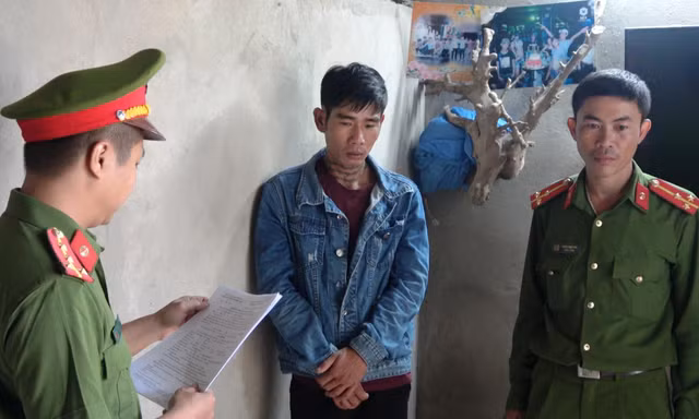 Đang chịu án tù treo lại tiếp tục gây thương tích cho công an 