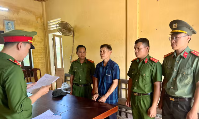 ‘Hợp tác’ khai thác vàng trái phép, hai đối tượng bị tạm giam