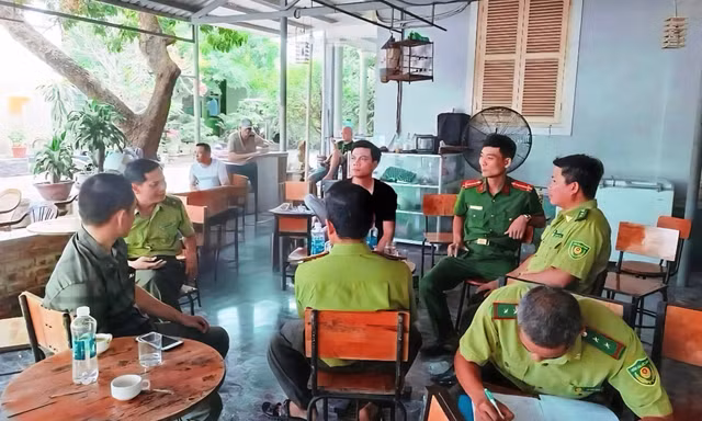 Vì sao kiểm lâm phải yêu cầu chứng minh nguồn gốc chim cảnh tại quán cà phê?