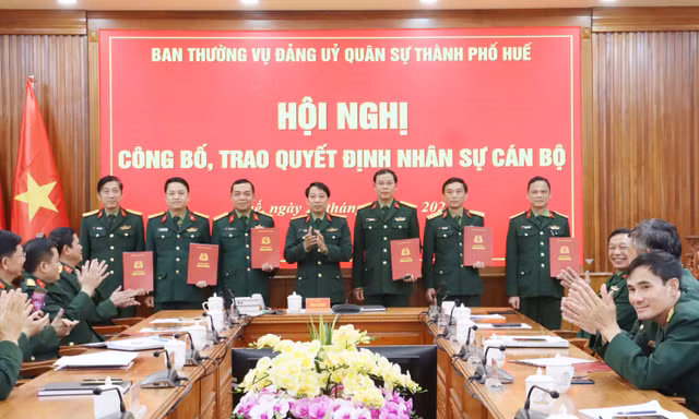 Công bố quyết định của Bộ Quốc phòng về công tác cán bộ