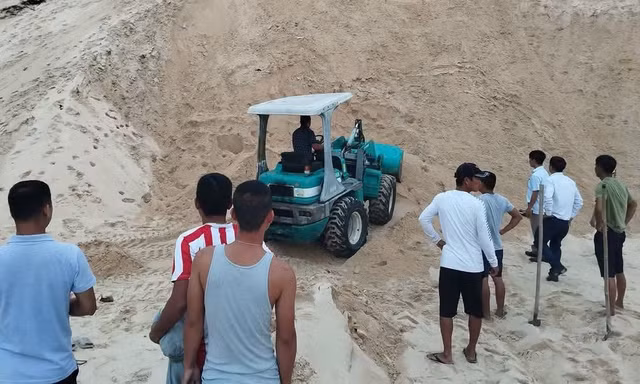 Học sinh lớp 7 tử vong do bị đồi cát vùi lấp ở Thừa Thiên-Huế