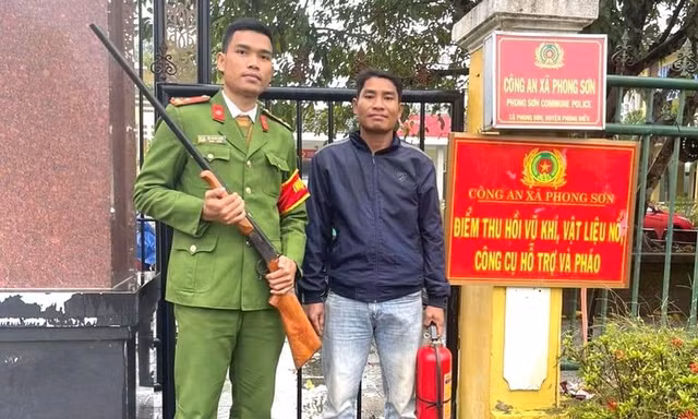 Công an TT-Huế vận động người dân đổi vũ khí lấy bình chữa cháy
