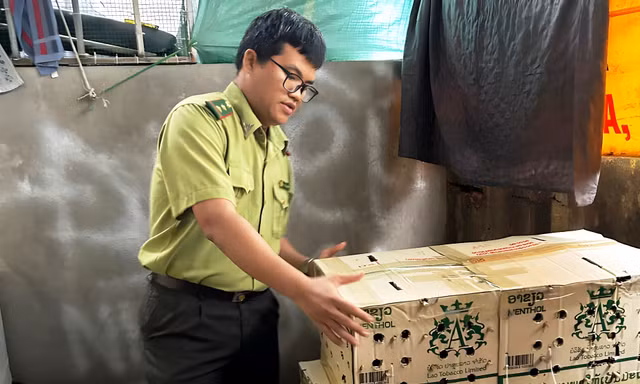 Gần 1.000 cá thể chim hoang dã bị giấu trong nhà vệ sinh bến xe tại Huế