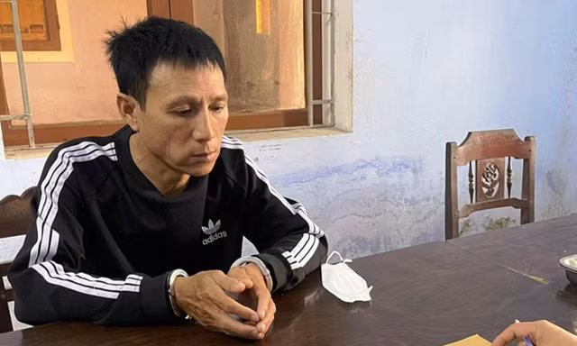 Bắt đối tượng vờ cho tiền cụ ông 94 tuổi rồi trộm tài sản
