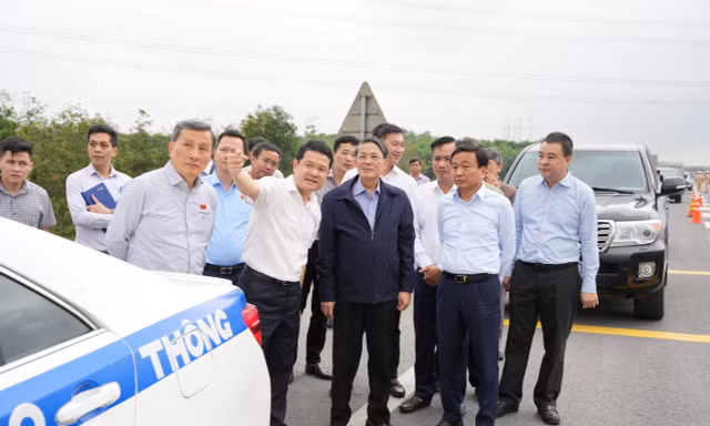 Phương tiện tăng nhanh so dự báo thiết kế, tuyến cao tốc Cam Lộ - La Sơn cần mở rộng 4 làn xe 