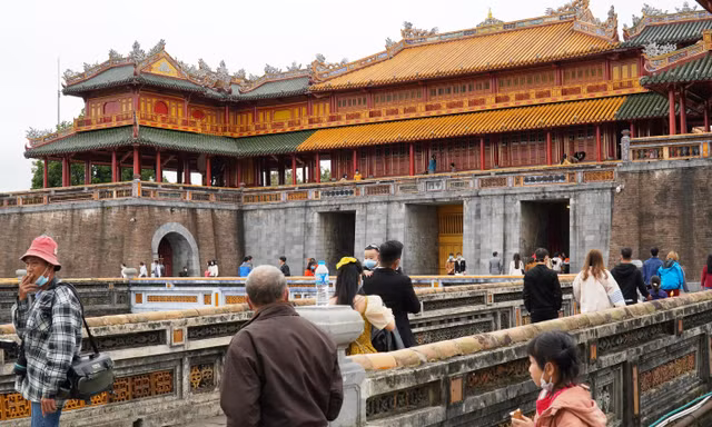 Du khách bất ngờ nhận thông báo miễn vé tham quan khu Di sản Huế ngày 26/3