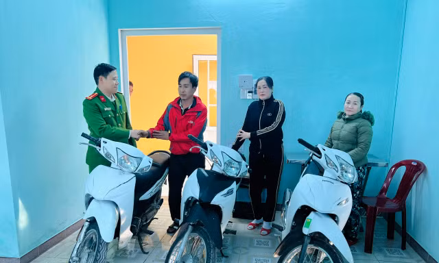 Trao trả nhiều xe gắn máy cho người dân bị mất trộm
