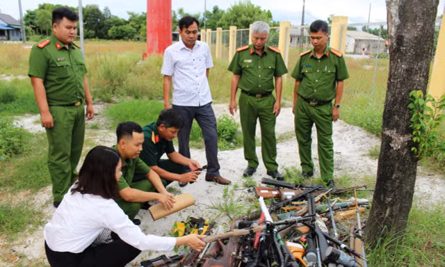 Tiêu hủy lượng lớn súng, đạn