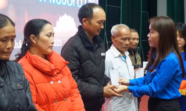 Tỉnh Đoàn TT-Huế tưởng niệm nạn nhân tử vong do tai nạn giao thông