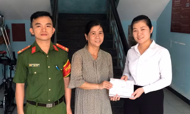 Vận động trả lại 300 triệu đồng cho người chuyển khoản nhầm