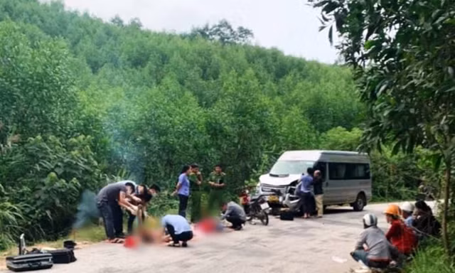 TT-Huế: Xe máy đâm trực diện ôtô, hai người tử vong tại chỗ