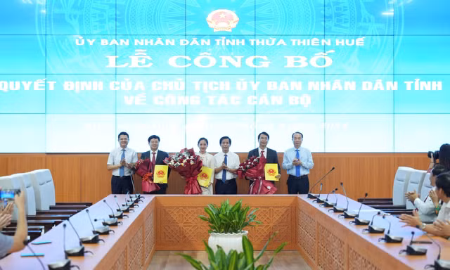 Công bố các quyết định về công tác cán bộ tại tỉnh TT-Huế