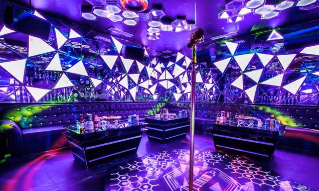 TT-Huế nới lỏng thêm các biện pháp phòng dịch, cho mở lại karaoke, massage