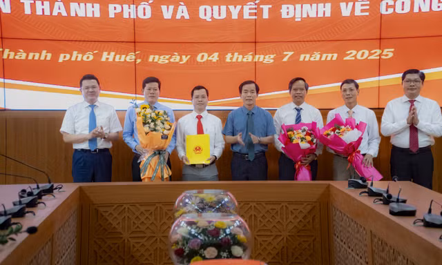 Huế bổ nhiệm 10 cán bộ chủ chốt, thành lập các BQL Dự án đầu tư xây dựng