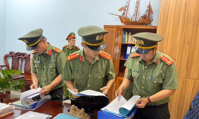 Bắt tạm giam giám đốc Ban quản lý Rừng phòng hộ Hương Thủy