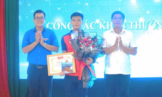Tỉnh Đoàn TT-Huế khen thưởng 3 vận động viên đạt thành tích cao tại SEA Games 32