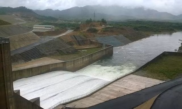 Hồ thủy lợi lớn nhất TT-Huế hạ mực nước ứng phó mưa lũ