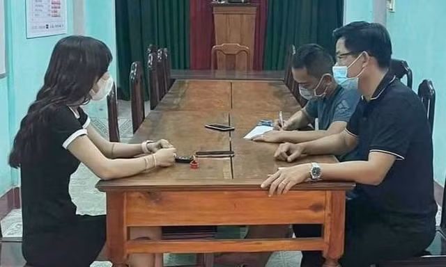 Trần Thị M.T bị công an triệu tập làm việc ngay sau khi tung clip phản cảm quay tại cầu Trường Tiền