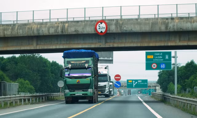 Giải pháp nào 'lên đời' cao tốc Cam Lộ - La Sơn?