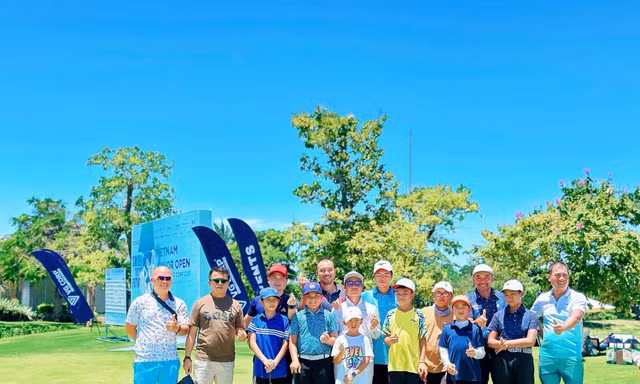 Đội golf và bowling Hà Nội đồng hành với báo Tiền Phong lan toả nghĩa cử cao đẹp