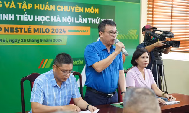 Nhà báo Nguyễn Phan Khuê, Tổng Biên tập báo Thiếu niên Tiền phong và Nhi đồng, phát biểu tại chương trình 