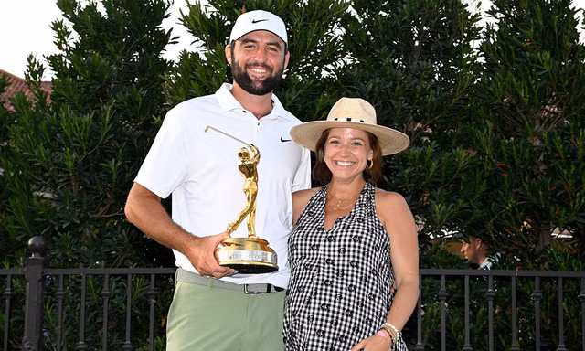 Scheffler và vợ Meredith đồng hành trong nhiều giải đấu