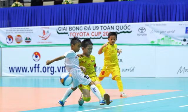 Gia Bảo Hải Dương và Sông Lam Nghệ An đấu chung kết Giải U9 toàn quốc 