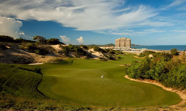 The Bluffs Grand Ho Tram lần thứ 3 nhận danh hiệu 'sân golf tốt nhất Việt Nam'