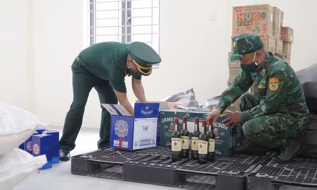 Quảng Trị siết chặt tuyến biên giới chống hàng lậu, hàng giả