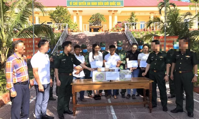 Phá đường dây vận chuyển ma túy xuyên quốc gia, thu giữ 100 bánh heroin