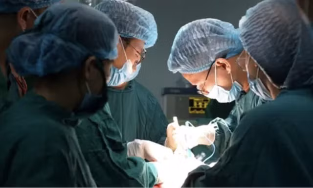 Giúp sản phụ bị nhau cài răng lược vượt cạn thành công
