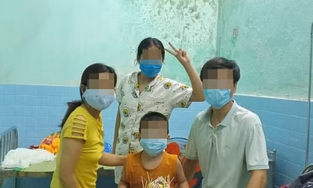 Cách chức vụ Đảng của Phó Chủ tịch phường tổ chức sinh nhật trong khu cách ly