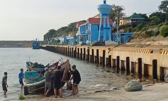 Huyện đảo Cồn Cỏ gấp rút ứng phó áp thấp nhiệt đới mạnh lên thành bão