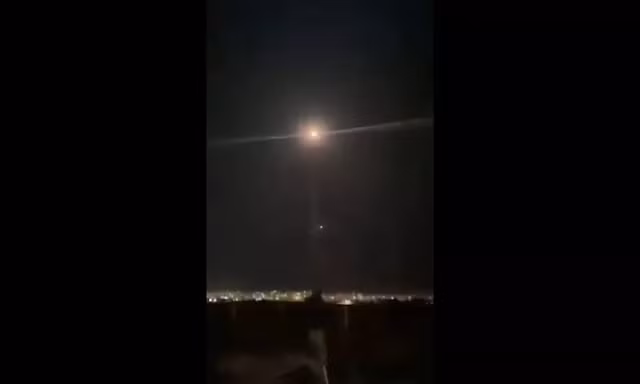 Phòng không Syria bắn hạ tên lửa Israel trên bầu trời Damascus