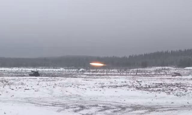 Sức mạnh hủy diệt của “lửa mặt trời” TOS-1A khi vận hành