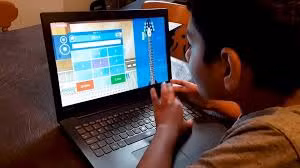 Cậu bé 10 tuổi lập kỷ lục trả lời phép tính nhanh