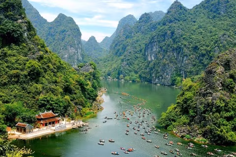 Vẻ đẹp yên bình của sông nước Tràng An