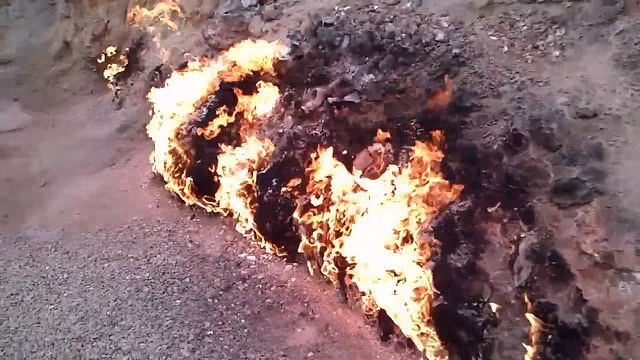 ‘Hỏa Diệm Sơn’ bốc cháy không ngừng nghỉ suốt 4000 năm bất chấp mưa tuyết