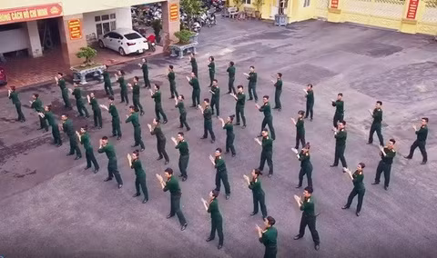 Đoàn văn công nhảy cổ động chống dịch trên nền nhạc 'Đi đu đưa đi'