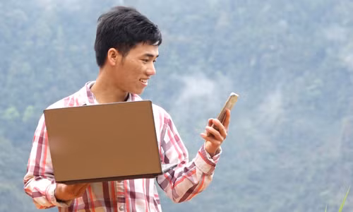 Chàng trai dò sóng học online trên núi Tây Côn Lĩnh