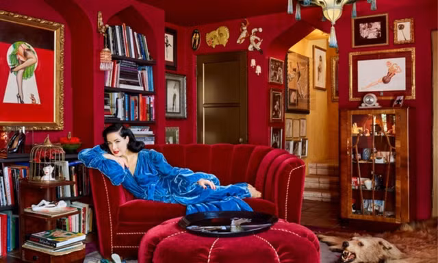 Cận cảnh biệt thự có một không hai của vũ nữ thoát y Dita Von Teese