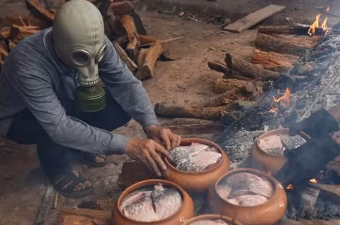 Cá kho ngày Tết ở làng Vũ Đại trên báo nước ngoài