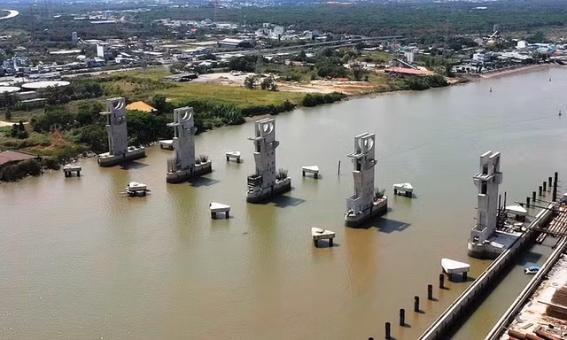 Hệ thống ngăn triều 10.000 tỷ đang xây dựng thế nào?