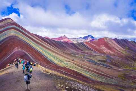 Núi 7 sắc cầu vồng hút dân phượt