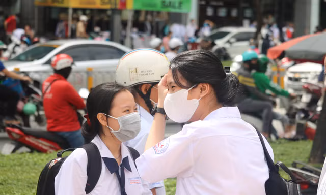 Nhận định đề thi Văn THPT: Teen mừng như “trúng tủ”, thầy cô vẫn lo lắng về phần Nghị luận