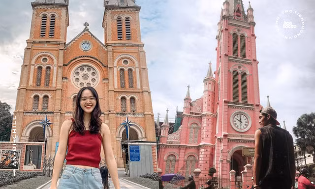 Đón mùa Giáng sinh bình yên trong không gian lung linh của những nhà thờ cổ kính