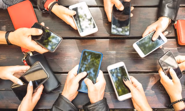 Ôm điện thoại suốt ngày vẫn có thể trở thành phiên bản tốt hơn cả “con nhà người ta”