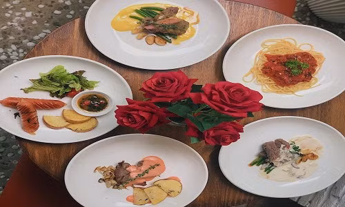 Nhớ Thái nhưng “kẹt chân” vì dịch: Khám phá tiểu Bangkok ở Sài Gòn qua các toa tàu điện 